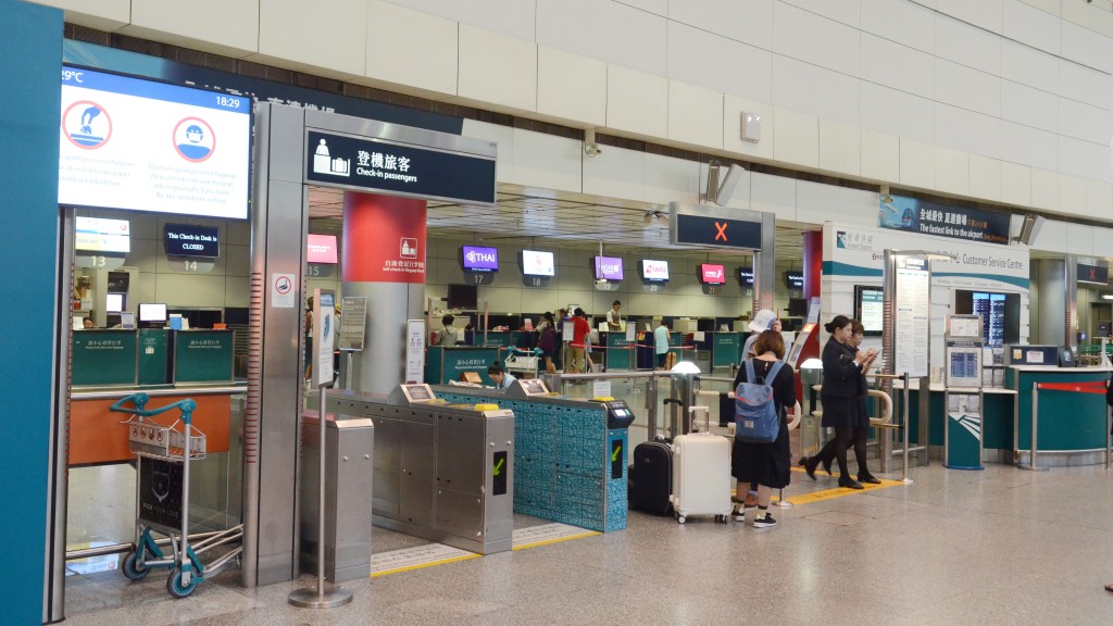長榮航空周二起進駐機場快綫香港站，乘客可以在市區預辦登機手續。資料圖片