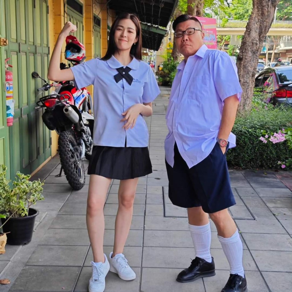 跟邝玲玲拍《冲游泰国9》。