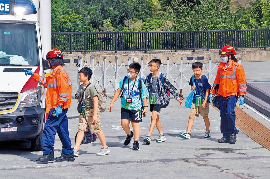 大埔一間青年訓練營爆發集體食物中毒事件，不適者包括小學生。 