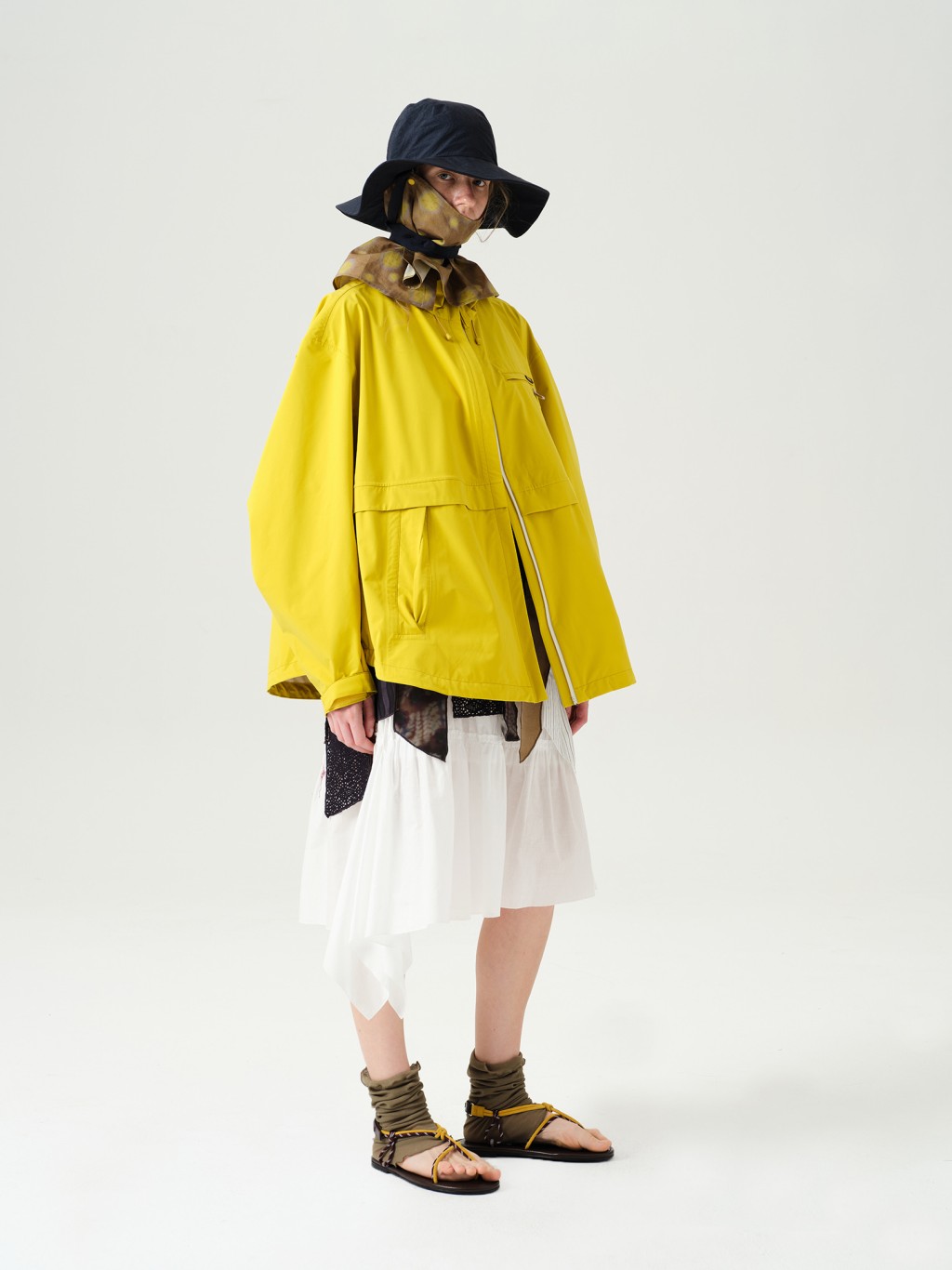 品牌最新推出的The Gardener's Collection，以園丁日常為創作靈感，服飾廓形貼合實用性，如寬身剪裁及多袋設計，同時運用大自然圖案與顏色配搭來迎合田園風光。