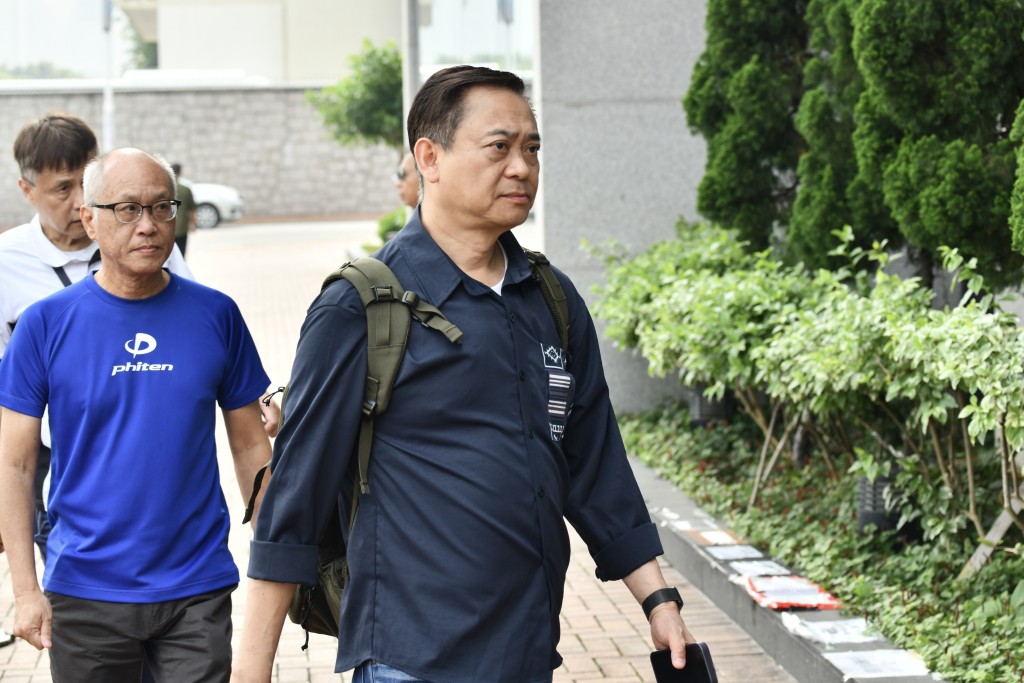 江形容，舊管委會開會時經常出動大量保安，「壓制現場街坊起哄」。