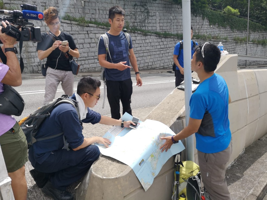 約20義工到場協助。梁國峰攝