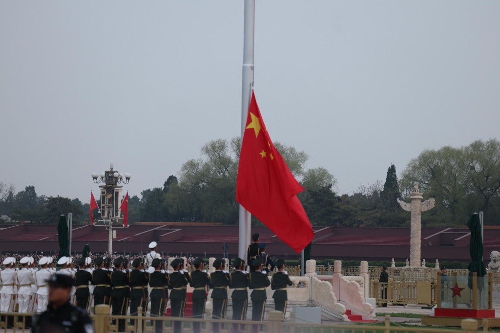 代表團指能夠在首都的重要地標見證這一時刻，深感榮幸與自豪。香港律師會fb
