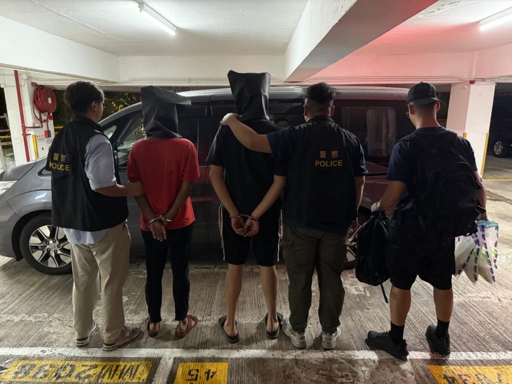 警將軍澳住宅停車場截查兩男 起獲巿值155萬元毒品。警方圖片