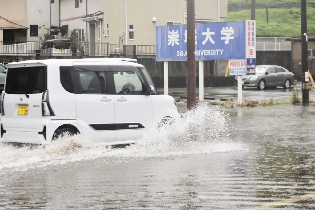 熊本县道路水浸严重。美联社