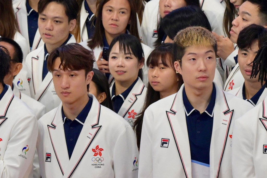 花剑两位主力张家朗及蔡俊彦以及空手道女子个人形「世一」刘慕裳今晨出席授旗礼。苏正谦摄 花剑两位主力张家朗及蔡俊彦以及空手道女子个人形「世一」刘慕裳今晨出席授旗礼。苏正谦摄
