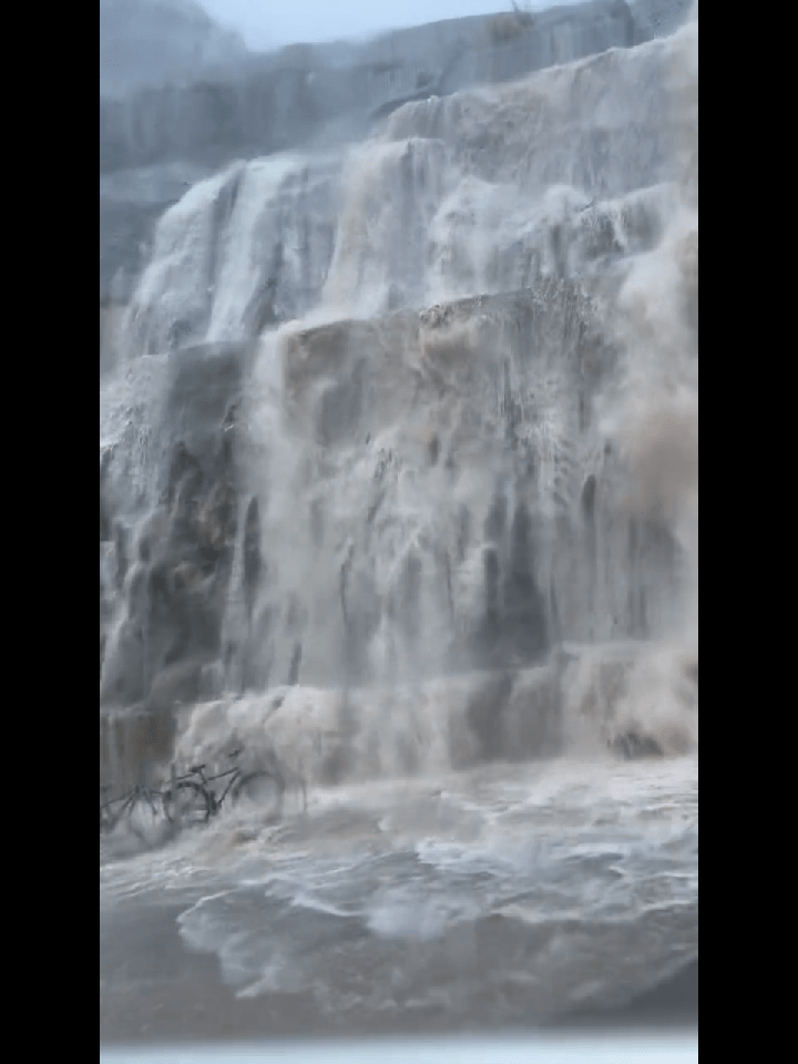 雨勢越來越大 雨勢越來越大