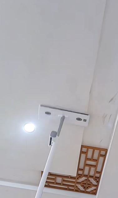 大掃除時要戴上口罩，避免吸入黴菌，危害健健。小紅書