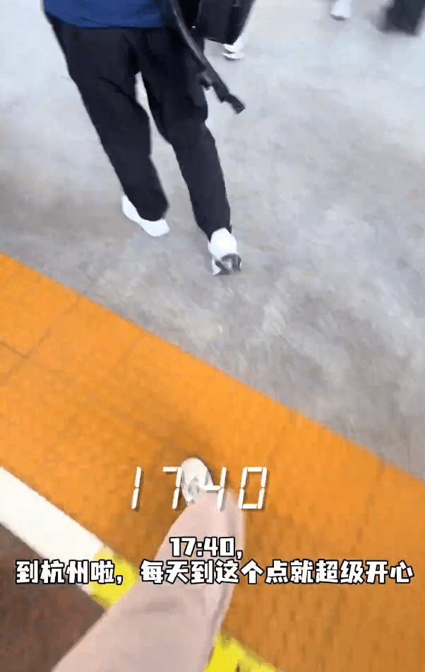 杭州女子每天高鐵轉巴士、單車通勤上海，日耗4小時月花¥3千。微博