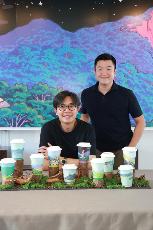 原來nodi老闆Derek(右)與Stephen都愛行山,難怪聯乘系列會以香港山徑為主題。 原來nodi老闆Derek(右)與Stephen都愛行山,難怪聯乘系列會以香港山徑為主題。