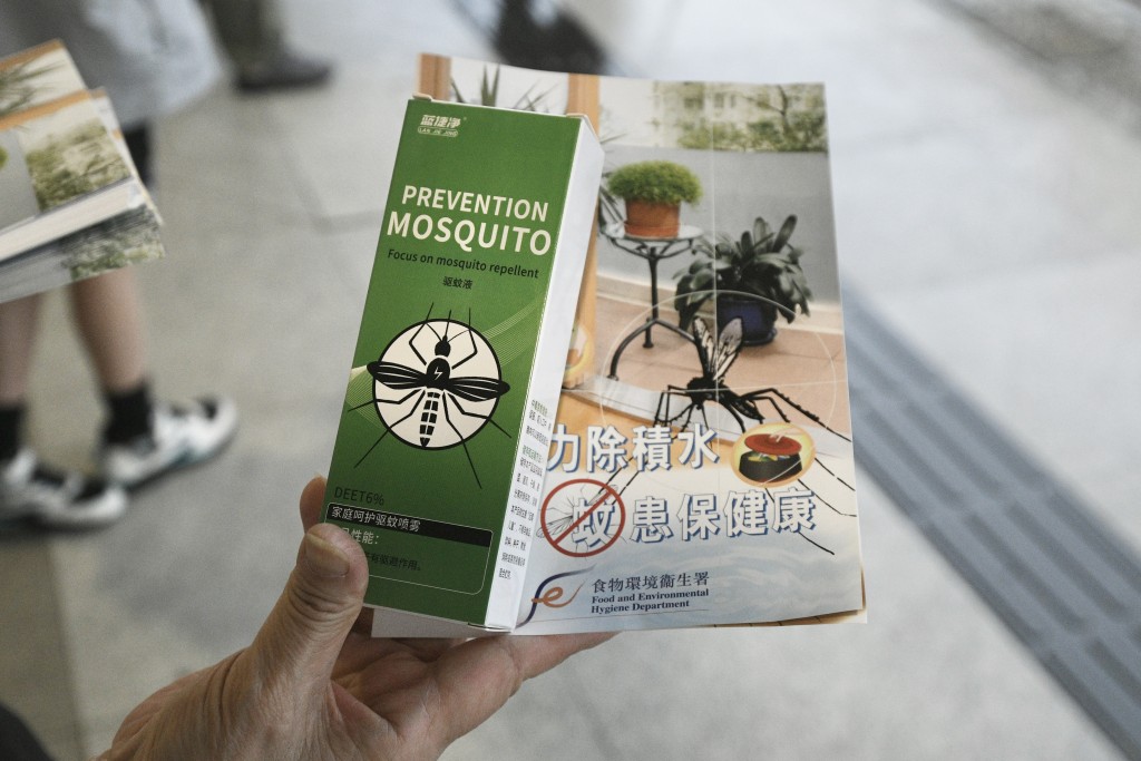 市民應主動清除積水。資料圖片 市民應主動清除積水。資料圖片