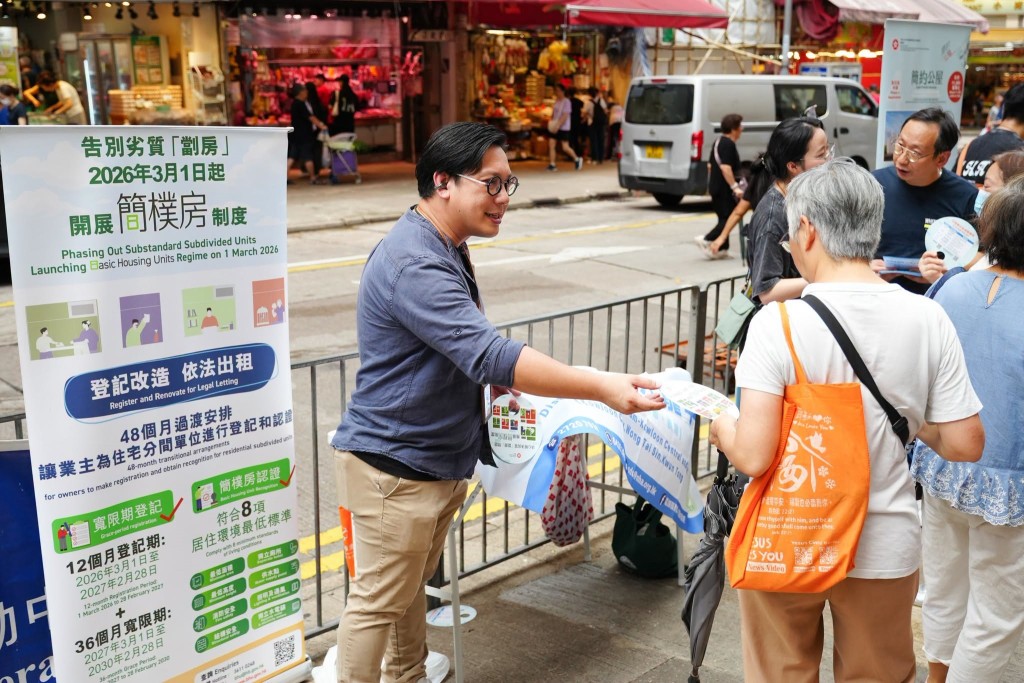 何永賢聯同柯創盛到觀塘瑞和街進行宣傳。何永賢fb 何永賢聯同柯創盛到觀塘瑞和街進行宣傳。何永賢fb