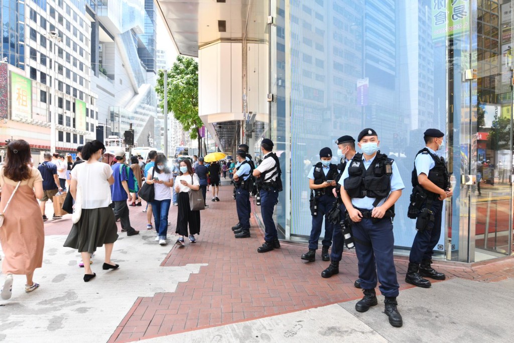 警員在場駐守。