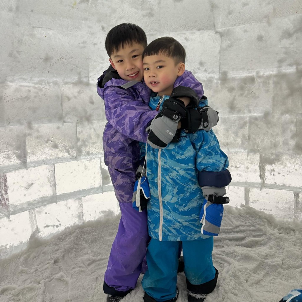 小朋友愛玩雪，顏志恒兩個囝囝也是。