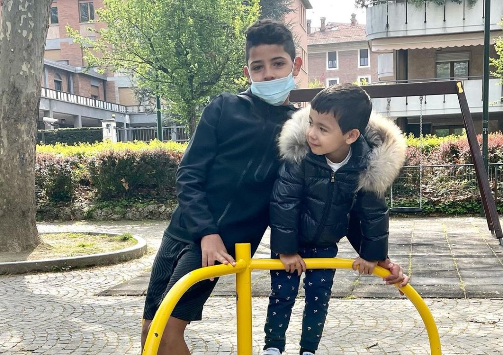 C朗大仔 Cristiano Jr.及龍鳳胎兒子。