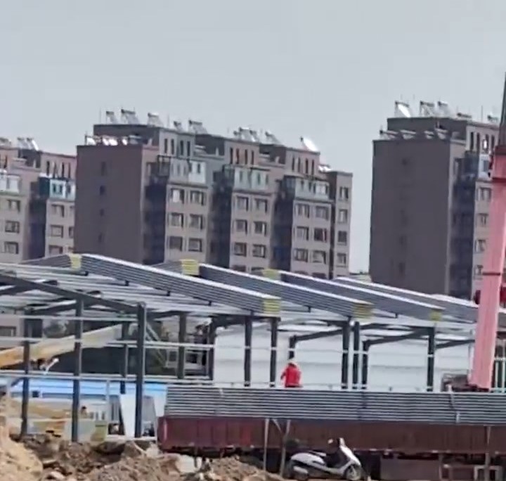 涉事祖坟变成工地。微博