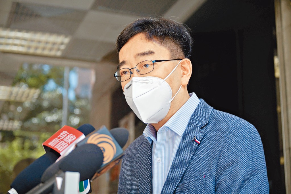 前食衞局局長高永文表示,現時醫療體系瀕臨超負荷。