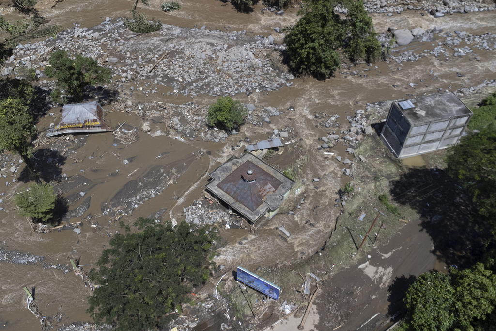 印尼西苏门答腊省暴雨成灾，至少37死10多人失纵。美联社