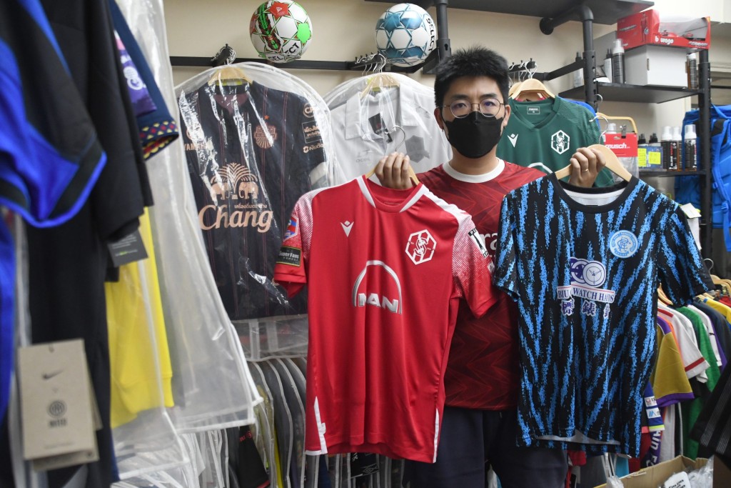 Shingo店內有南區及流浪球衣發售。 本報記者攝