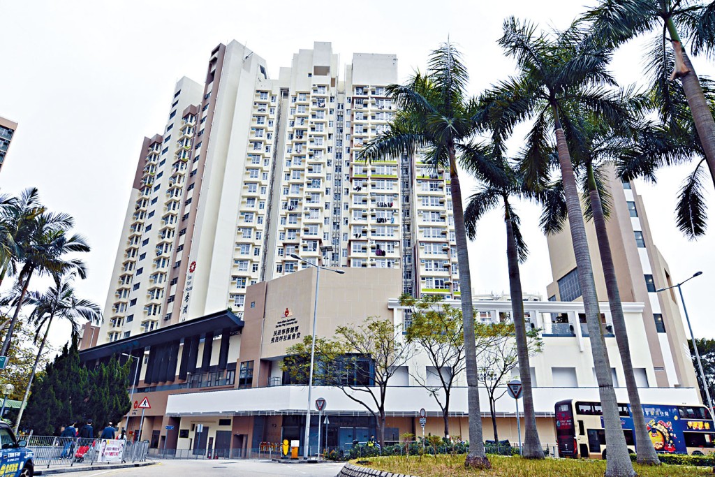 去年完成重建綜合發展的秀潤樓，惟低層圖書館相關工程仍在等候申請撥款。