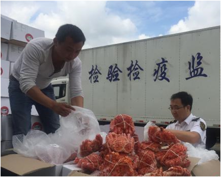 鎖毀的食品包括產品生產日期與衛生證書不符的智利冷凍帝王蟹。網圖