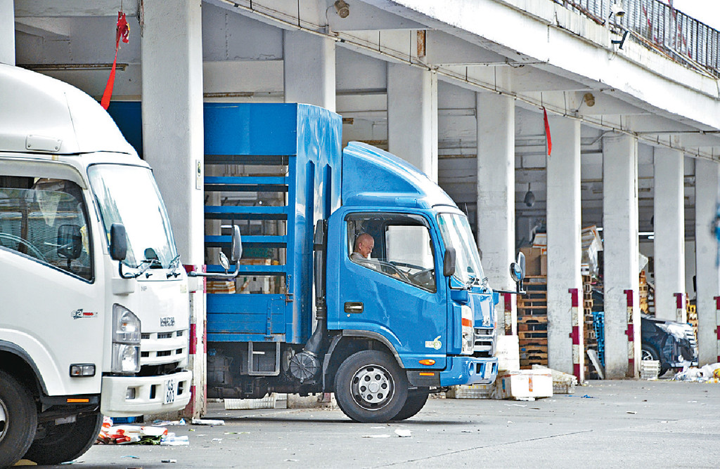 運輸署昨日替跨境貨車司機進行1149次核酸檢測,發現6人初步確診。資料圖片