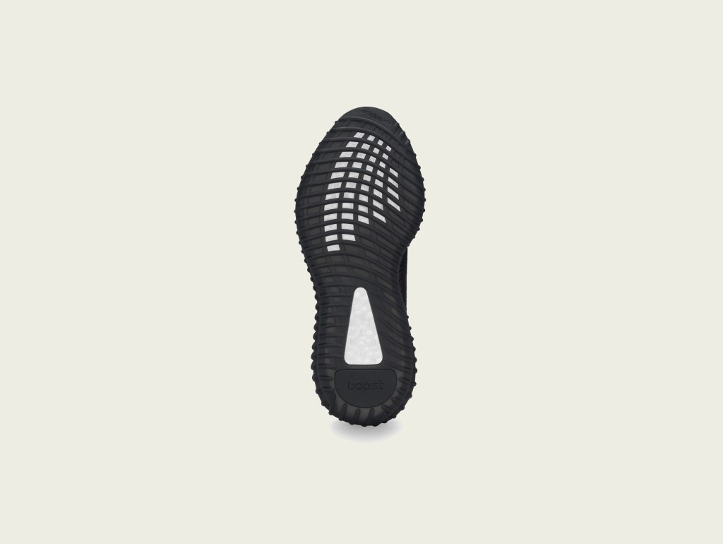 搭載adidas專利BOOST™技術中底。
