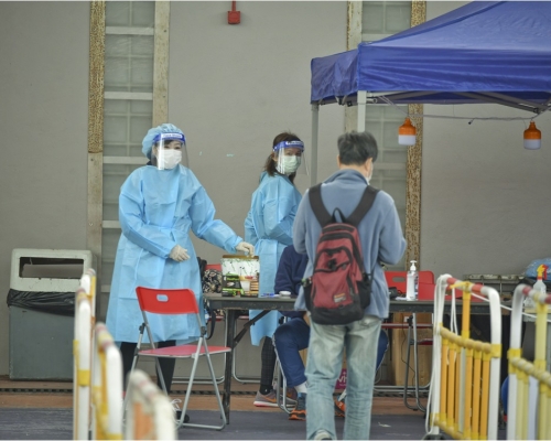 政府在藍田邨、富山邨及石籬二邨增設流動採樣站。資料圖片