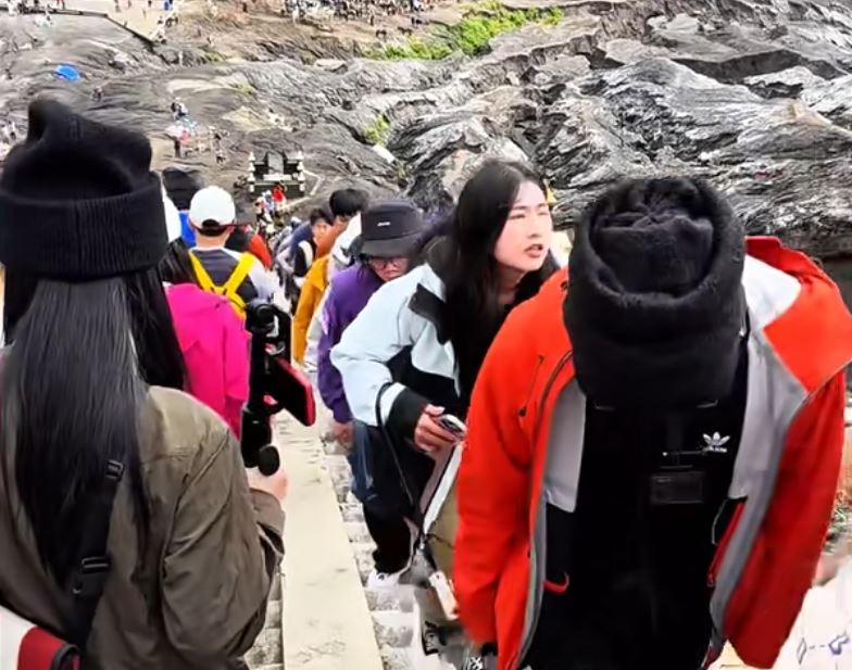 中國遊客在國慶長假出國旅遊，令環球遍佈中國人，圖為印尼。小紅書＠村里的小地方
