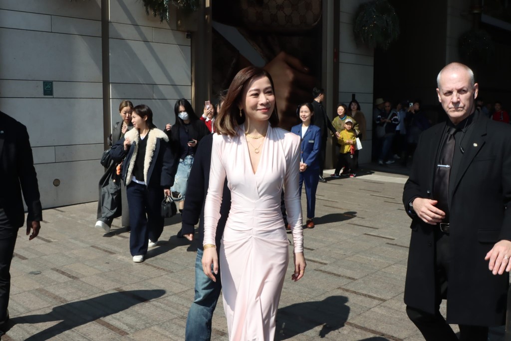 現場歡呼聲斷。