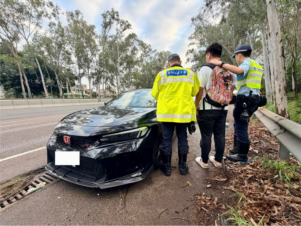 警方在行動中拘捕兩名男子。警方圖片