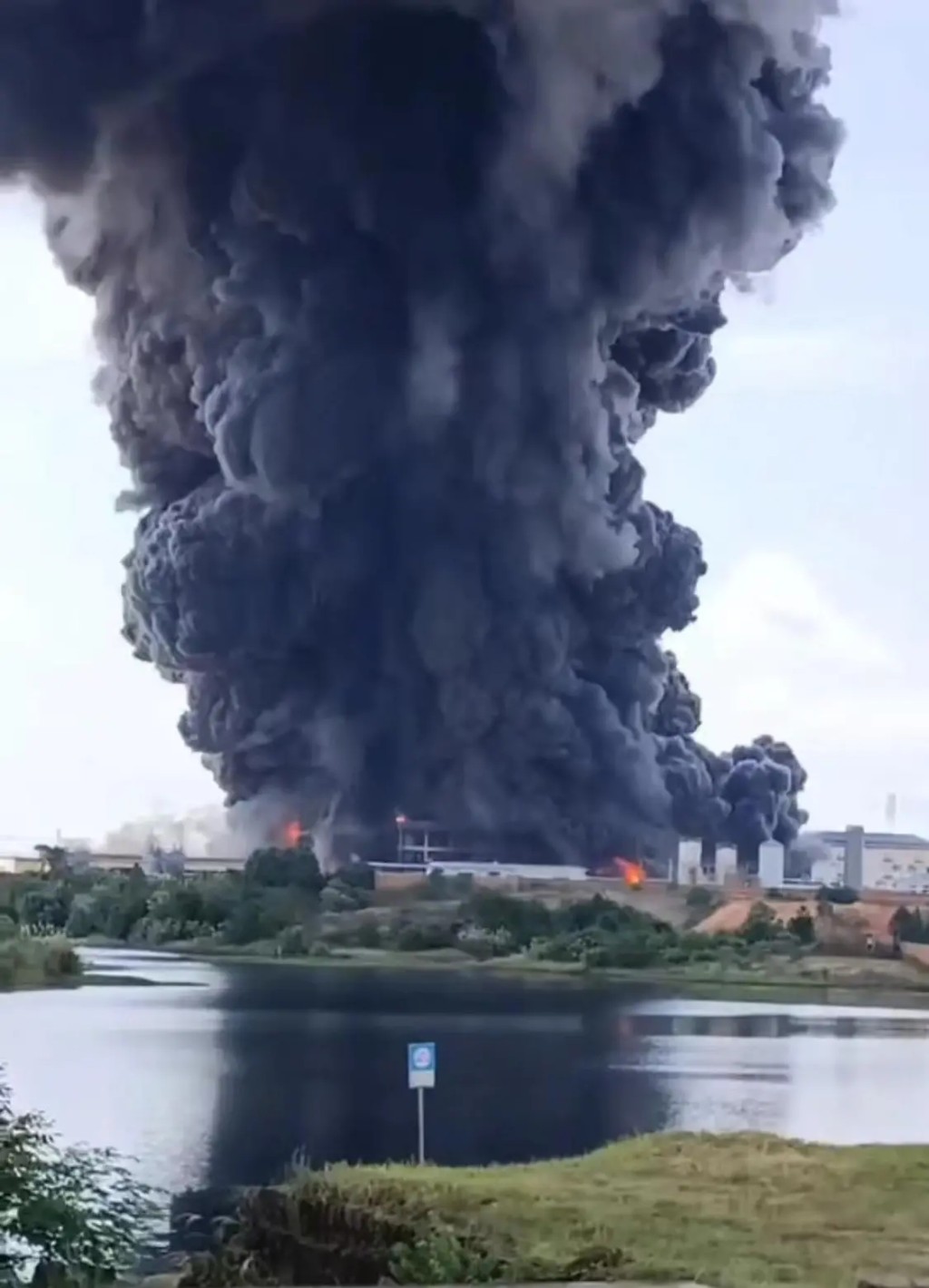 江西工廠爆炸現場。