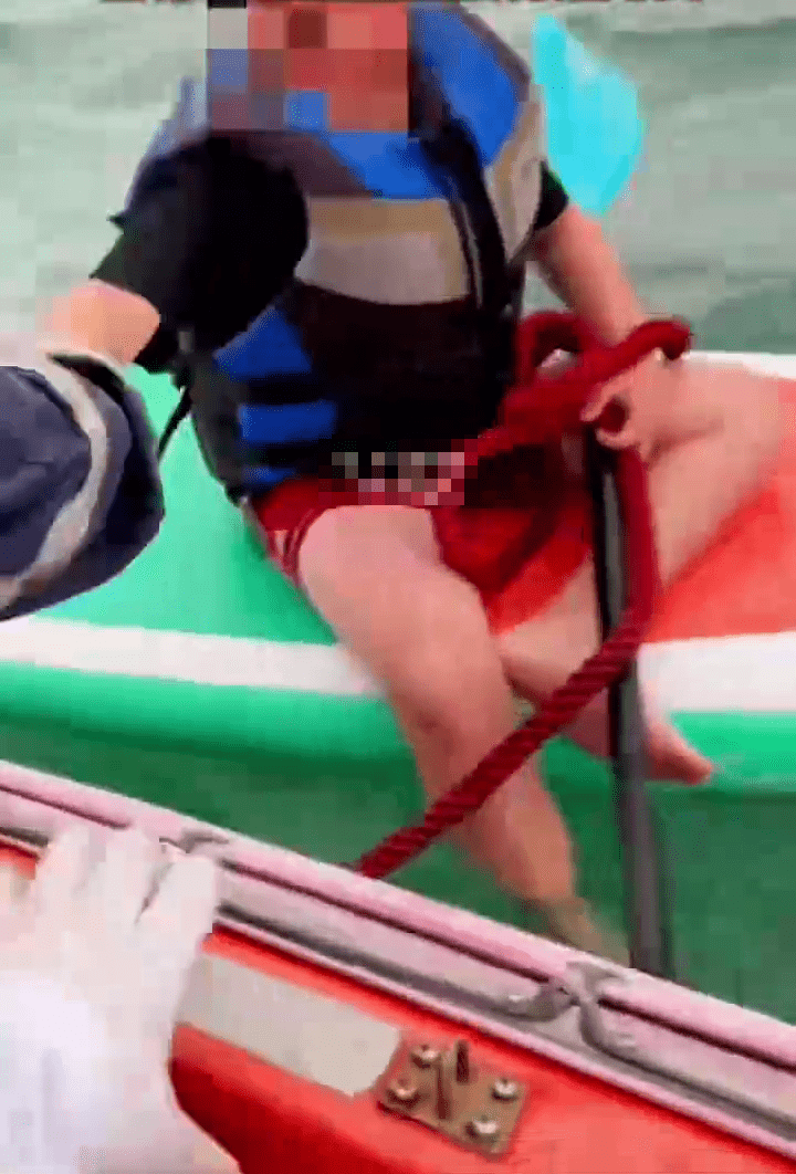 10歲男童颱風天划直立板,漂流5小時後被救。 10歲男童颱風天划直立板,漂流5小時後被救。
