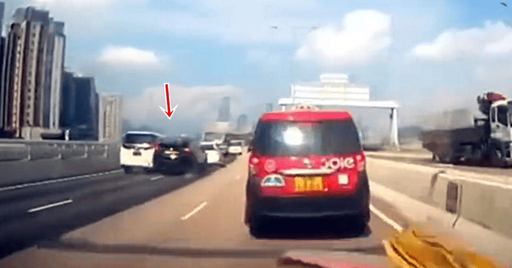  Tesla私家車失控片段。fb：車cam L（香港群組）