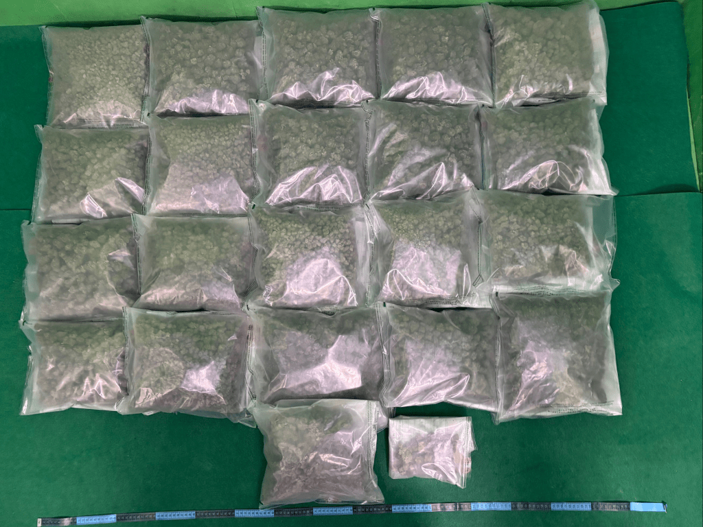 海關檢獲約11公斤懷疑大麻花，估計市值約220萬元。政府新聞處圖片