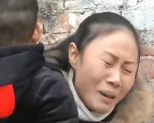 猝死男子遺孀失聲痛哭。網上圖片