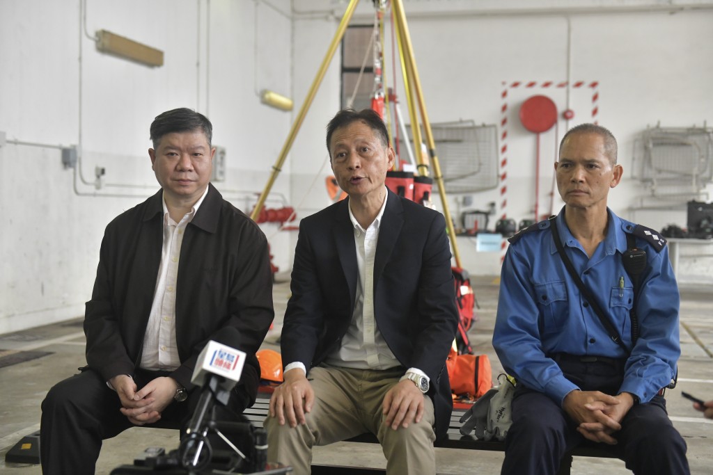 南丫发电厂专属消防队伍，左起：李震宇、吴伟明及郭志伟。陈极彰摄