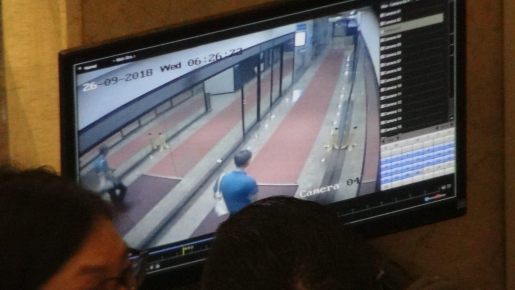 男死者今晨6時26分許曾進入大廈。