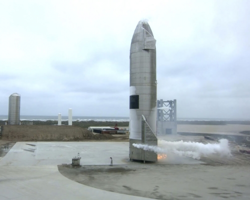 SpaceX「星際飛船」成功發射及着陸。AP圖片