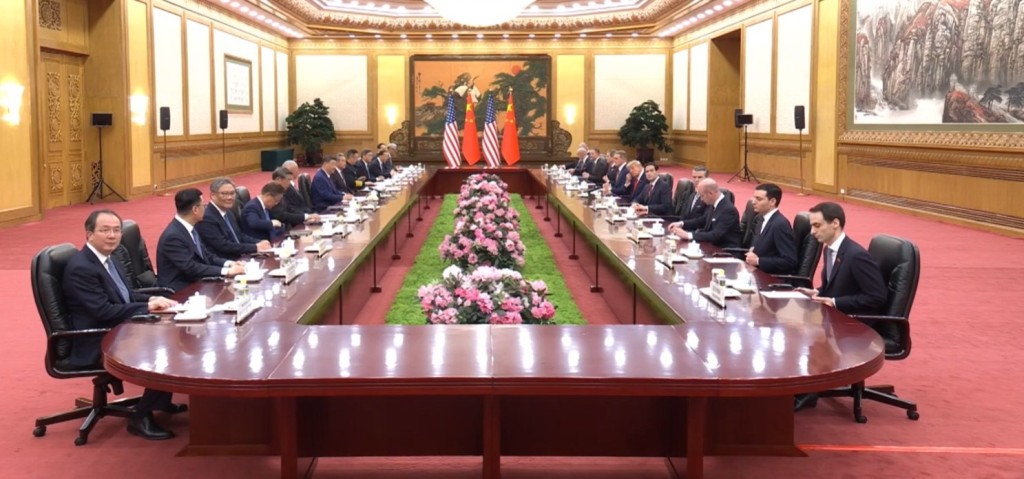 中美雙方進行雙邊會談。央視截圖