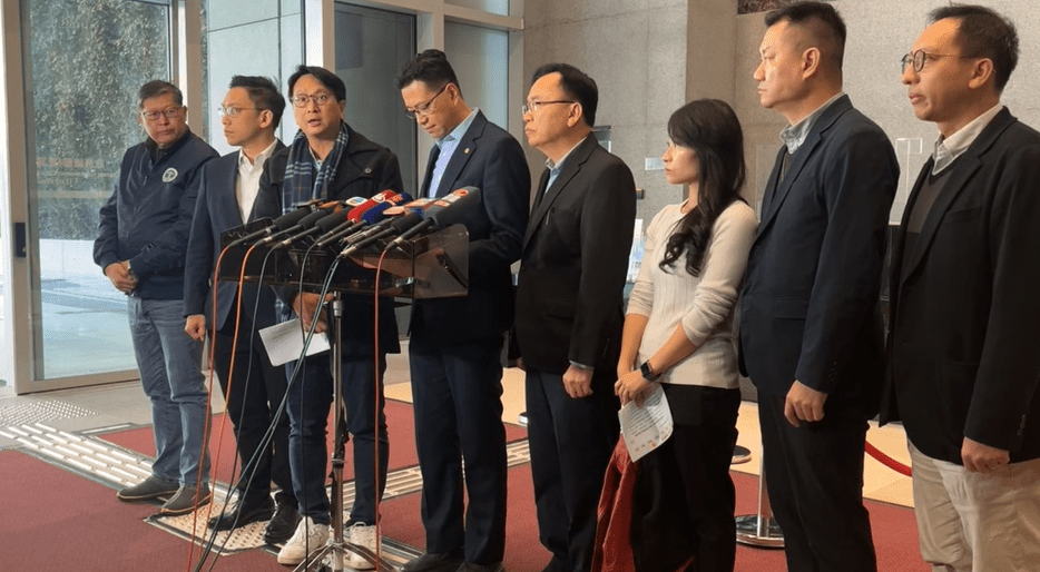 鄧家彪指，有長者住戶希望直接獲派公屋。工聯會直播截圖