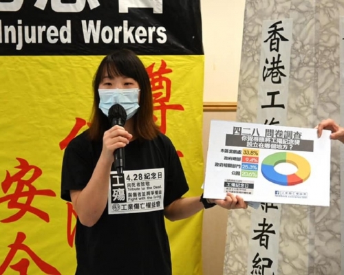 蕭倩文兩年前接任工業傷亡權益會總幹事,與工傷個案家屬並肩同行。