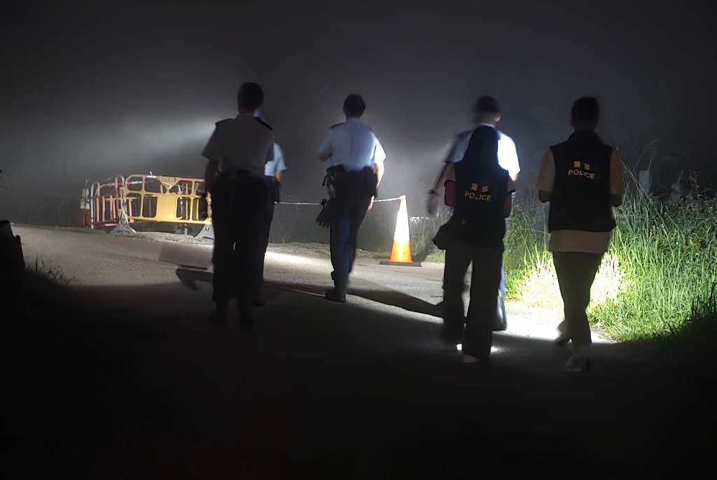 警員於高風險地點加強巡邏 。 警員於高風險地點加強巡邏 。