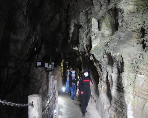 貴州景區實行分時段預約和人數限流措施。新華社