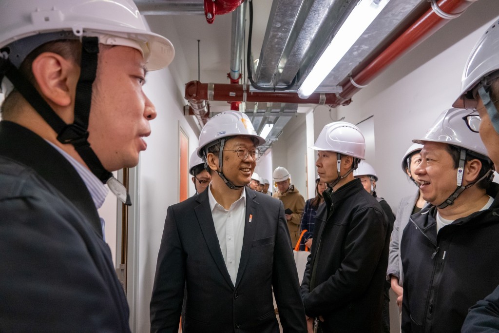 戴尚誠視察觀塘順安學校改裝項目。何永賢fb圖片 戴尚誠視察觀塘順安學校改裝項目。何永賢fb圖片