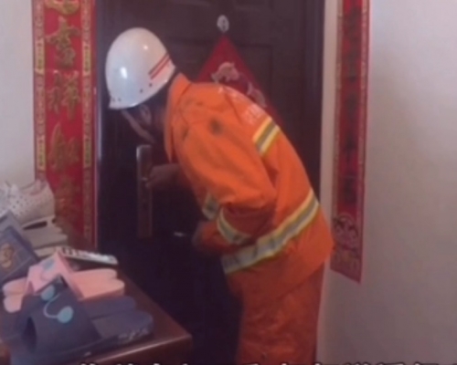 消防員到場都無法進入。網上圖片