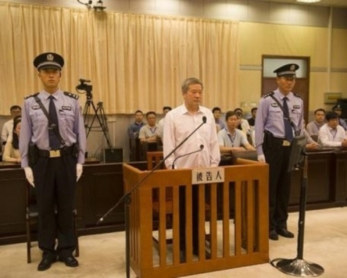 刘善桥(中)。网图