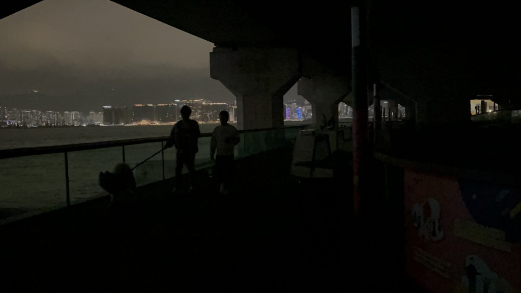 東岸板道發生大停電。