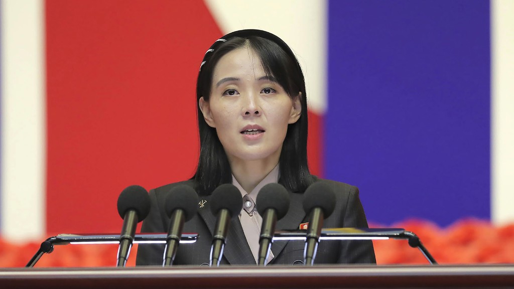 北韓領導人金正恩的胞妹金與正抨擊南韓破壞其武器發展,表示額外的制裁將無法阻擋北韓的導彈計畫,並暗示北韓將以正常發射仰角發射洲際彈道導彈。AP