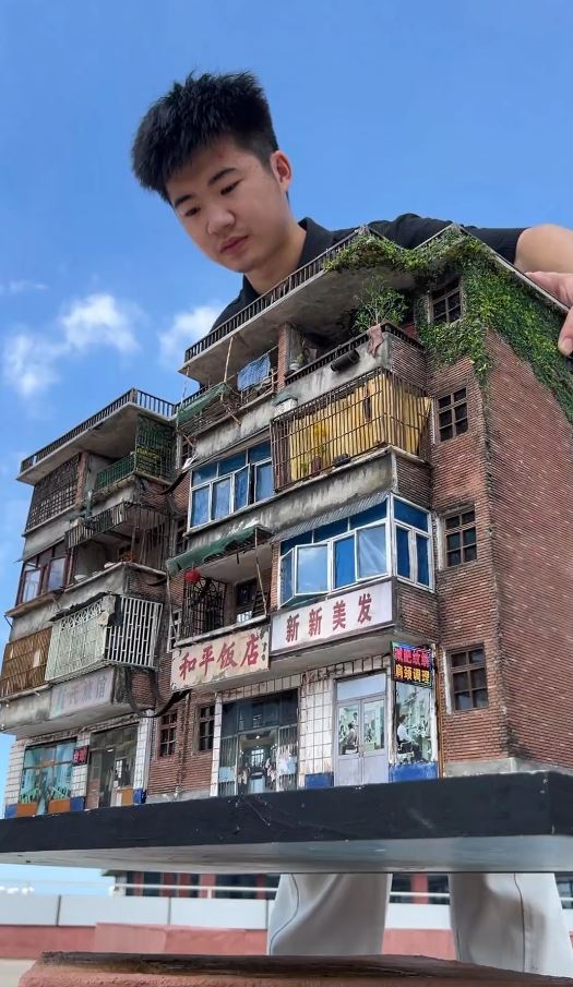 盧慶歡指老房子模型能喚起許多人的舊時回憶，提供情緒價值。